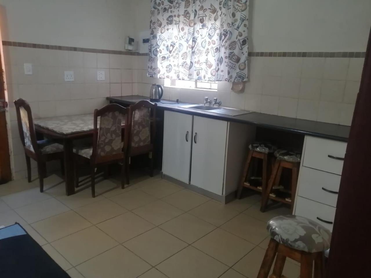 Homestay Gloria's Guests.com Polokwane